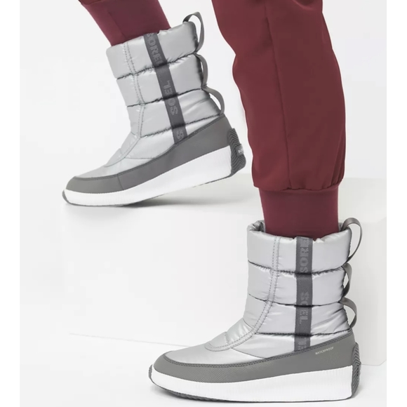SOREL Out 'N About Mid Puffy Metallic Boots - Picture 1 of 6